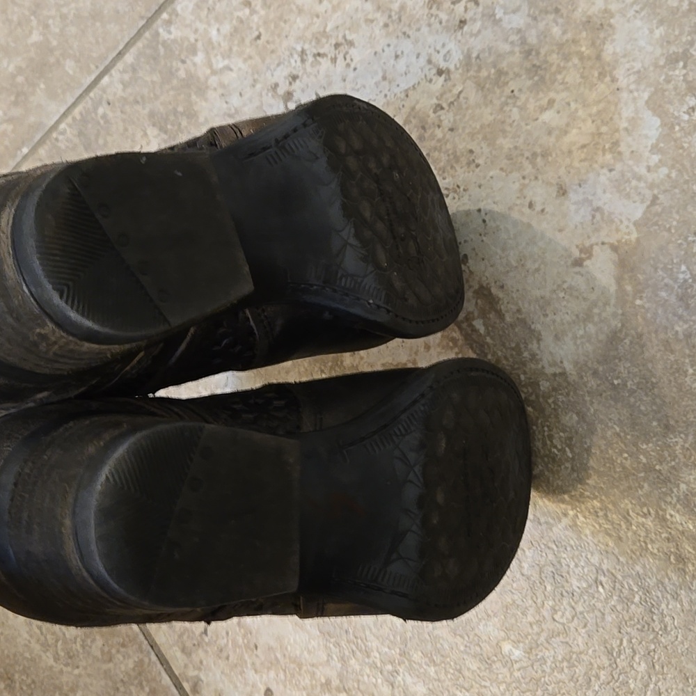 Circle G Brown Ankle Boots with Cutout Design - Picture 5 of 8